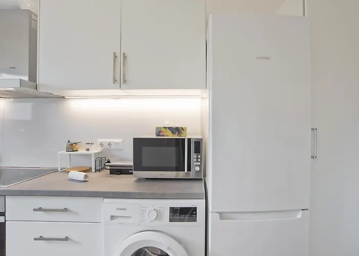 Athina 2Br Apt, Fully Equipped, Kitchen, Ac, Wifi