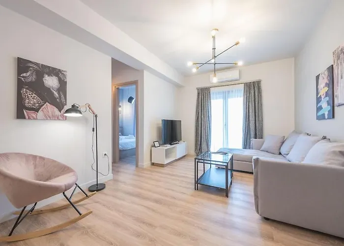 Urban & Spacious Apartment
